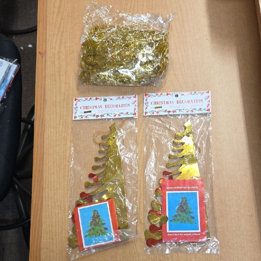 Gold‎ and Red Christmas Tree Fold Out Decorations And Gold Tinsel